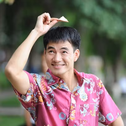 NSƯT Xuân Bắc vừa được bổ nhiệm vào vị trí Phó giám đốc Nhà hát Kịch Việt Nam. Trước khi nhận nhiệm vụ mới, nam diễn viên là trưởng đoàn biểu diễn I của "anh cả đỏ làng kịch nghệ". Ông Nguyễn Thế Vinh - Giám đốc Nhà hát Kịch Việt Nam cho biết: "Xuân Bắc chính thức nhận nhiệm vụ từ ngày 1/9, đây là đề nghị của Nhà hát và được Bộ Văn hóa, Thể thao và Du lịch chấp thuận".