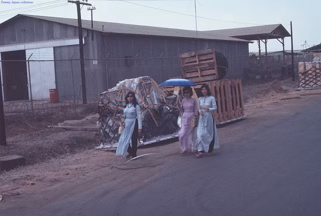 Áo dài xuống phố gây sự chú ý của mọi người, trong đó có cả các nhiếp ảnh gia.