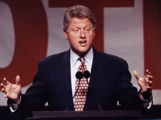Tổng thống Mỹ Bill Clinton trở thành ông chủ Nhà Trắng từ năm 1993 - 2001. Ông là một trong những Tổng thống "lắm tài nhiều tật" trong lịch sử Mỹ.