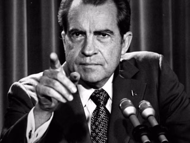 Tổng thống Richard Nixon trở thành Tổng thống Mỹ từ năm 1969 - 1974.