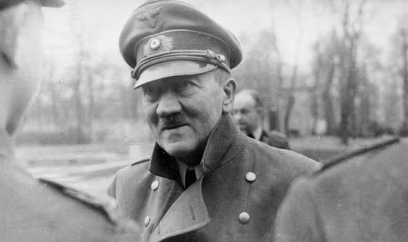 Lý do Chiến dịch Sư tử biển bị hủy bỏ là do Hitler nhận định chưa có được các điều kiện tiên quyết đảm bảo kế hoạch đánh chiếm lãnh thổ nước Anh thành công.