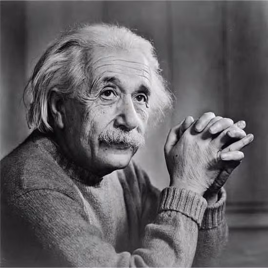 3. Albert Einstein và tốc độ ánh sáng. Thiên tài Albert Einstein nổi tiếng thế giới với nhiều thành tựu quan trọng ảnh hưởng lớn đến cuộc sống của nhân loại.