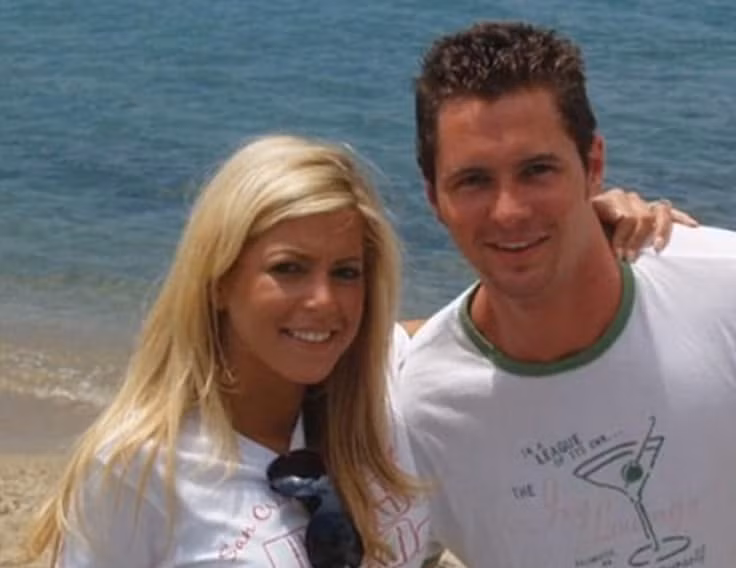 4. Ngày 29/6/2005, vợ chồng Jennifer Hagel và George Smith đã nghỉ tuần trăng mật kéo dài 12 ngày dạo chơi biển Địa Trung Hải trên tàu khách sang trọng mang tên “Brilliance of the Seas” thuộc hãng tàu Royal Caribbean. Tuy nhiên, đến ngày 5/7, George bị phát hiện mất tích.