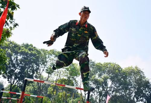 Nội dung vượt vật cản K91 nhận được sự quan tâm và cổ vũ nhiệt tình của cán bộ, chiến sĩ các đơn vị.