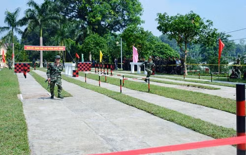 Các vận động viên nhanh chóng cơ động về đích.