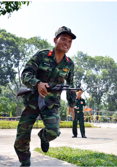 Ngay sau lễ khai mạc hội thao, các tuyển thủ đã bước vào thi đấu một số nội dung: bắn súng AK bài 1, bóng chuyền và vượt vật cản K91.