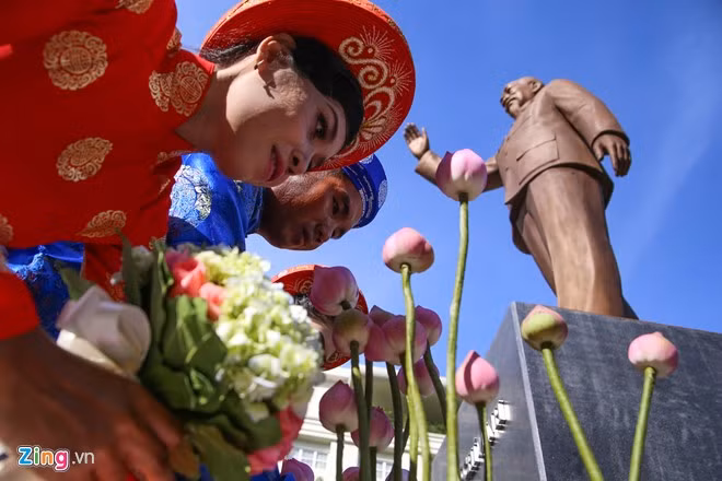 Cặp đôi Trần Sa Phay - Lý Thị Phuôi đã sống với nhau được 8 năm nhưng chưa có tiền làm đám cưới. Anh chị chia sẻ rất cảm động khi đám cưới mơ ước đã thành sự thật.