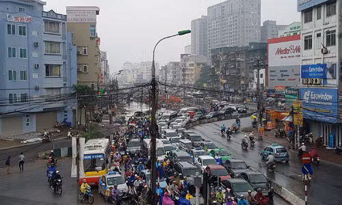 "Đường cong mềm mại" Trường Chinh nhìn từ cầu vượt Ngã tư Vọng. Ảnh: Kiên Trung.