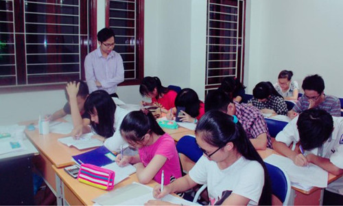 Duoi viec neu day them Giao vien bi danh dong nhu toi pham-Hinh-2