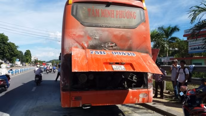 Chiếc xe khách giường nằm bốc cháy sau khi vừa ra khỏi Bến xe phía Nam TP. Huế