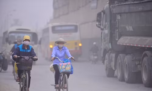 Canh bao suong mu quang hoa dang 'bua vay' Ha Noi va Sai Gon