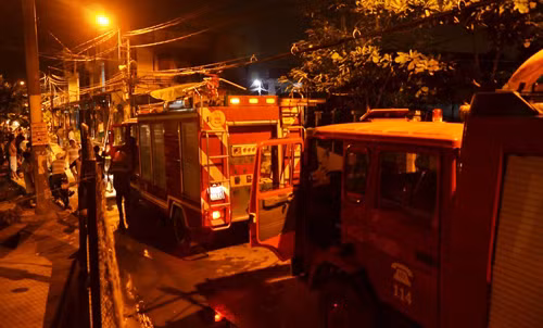 TP HCM: Hoa hoan bung phat nha hai tang co hai me con-Hinh-2