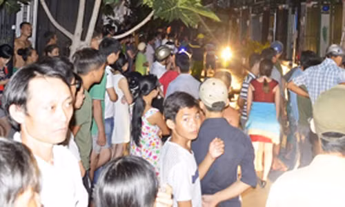 TP HCM: Hoa hoan bung phat nha hai tang co hai me con