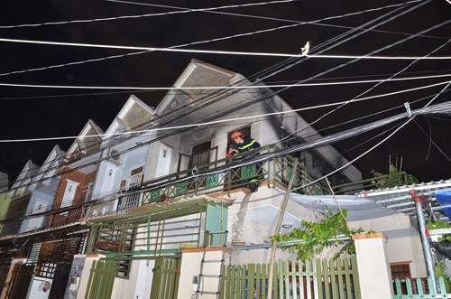 TP HCM: Hoa hoan bung phat nha hai tang co hai me con-Hinh-3