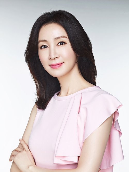 Ngoài thân hình lý tưởng, Jeon In Hwa còn khiến nhiều người ngưỡng mộ bởi làn da căng mịn, không tỳ vết thời gian.