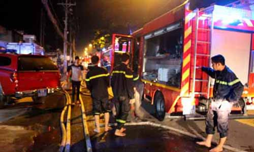 Tram canh sat cung dap dam chay lon giua Sai Gon