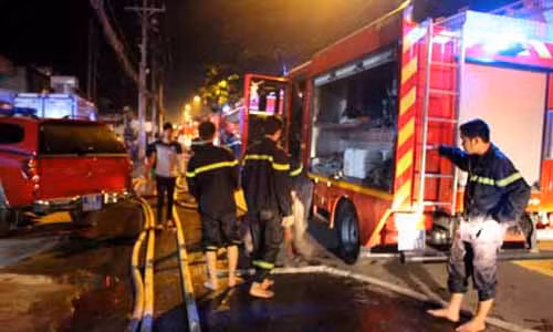 Tram canh sat cung dap dam chay lon giua Sai Gon