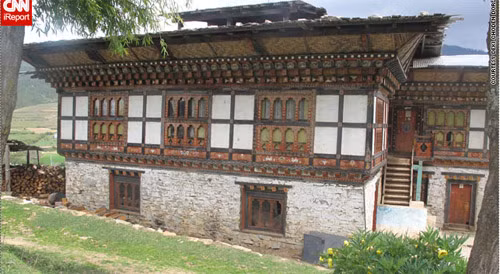 Trongsa Dzong được đánh giá là pháo đài lớn nhất thế giới. Từ năm 1907 đến nay, Trongsa Dzong trở thành cung điện của nhà vua Bhutan.