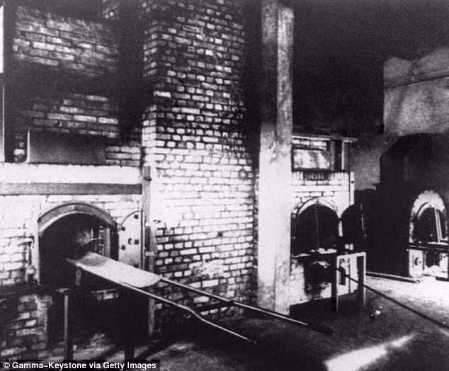 Ở trại Ravensbruck, phát xít Đức thiết kế phòng hơi ngạt nằm sát lò hỏa thiêu để có thể giết hại nhiều tù nhân cùng một lúc.