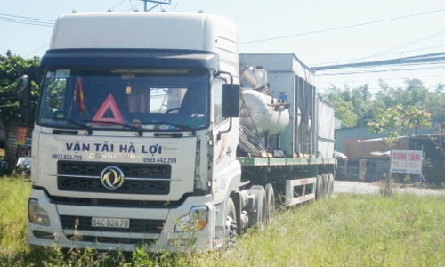 Xe đầu kéo biển số 64C-02878 bị tạm giữ để cơ quan chức năng làm rõ sự việc.