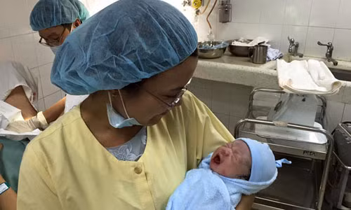 Điều đặc biệt là cả 3 em bé sinh lúc 0h đều được sinh thường.