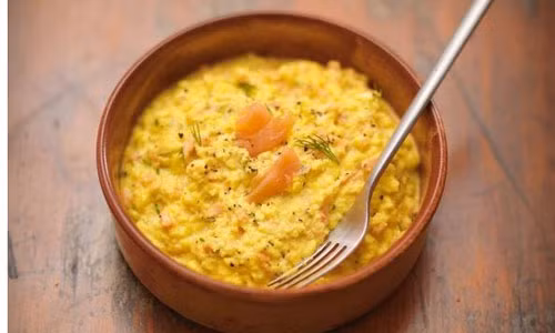 1. Trứng: Chứa nhiều axit amin có lợi như cysteine và taurine, trứng cũng là món ăn cần bổ sung vào buổi sáng sau cơn say. Đây là thực phẩm giải rượu hiệu quả. Taurine tăng cường chức năng gan và ngăn ngừa bệnh gan. Cysteine giúp phá vỡ acetaldehyde - chất hóa học gây cảm giác đau đầu khi lá gan thiếu ethanol. Ảnh: Mensfitness.