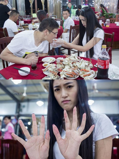 Hồi tháng 8, một cựu tiếp viên hàng không Trung Quốc đã gây sốt khi tự đăng quảng cáo trên trang Taobao về dịch vụ bóc ghẹ thuê của mình với giá 10 nhân dân tệ (35.000 đồng)/con. Khách hàng nào có yêu cầu được đút ghẹ tận miệng sẽ phải trả thêm cho “Mỹ nữ bóc cua” 5 nhân dân tệ (khoảng 17.500 đồng)/con.