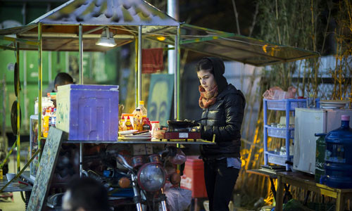 Số lượng người nước ngoài quyết định sinh sống và làm việc tại Hà Nội nói riêng, Việt Nam nói chung hiện không còn hiếm. Thế nhưng, không phải ai cũng chọn cách bán hàng rong như quán ăn lưu động của "cô Tây" có tên Eva tại Hà Nội.