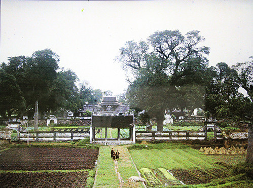 Văn Miếu - Quốc Tử Giám Hà Nội. Ngày nay, mỗi kỳ thi đến, giới trẻ Hà Nội vẫn đến nơi này để cầu may mắn.