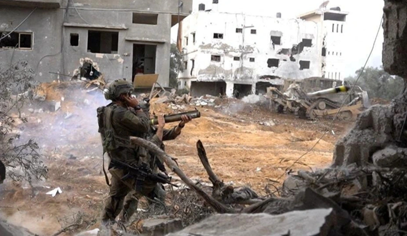 Gần đây, Lực lượng Phòng vệ Israel đã chịu tổn thất nặng nề gần trại tị nạn Jabalia ở khu vực phía bắc Gaza. Phía bắc Gaza là nơi Quân đội Israel phát động các chiến dịch quân sự trên bộ đầu tiên, và Israel đã liên tục tiến hành càn quét tại khu vực này. Ảnh: Reuters.