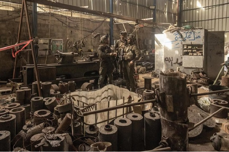 Hamas đã cố tình sử dụng “chiến thuật nhử mồi”, bằng cách để lộ vũ khí và truyền tin giả qua các gián điệp cho Quân đội Israel. Chỉ cần Israel dám cử quân đến khu vực đó để càn quét, họ sẽ rơi vào vòng vây. Ảnh: New York Times.