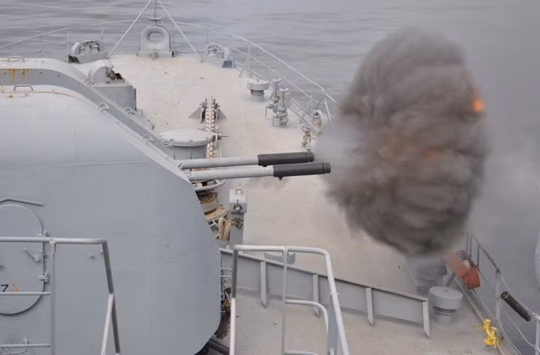 Nó có thể sử dụng để tấn công mục tiêu trên biển với cự ly bắn ước đạt 8,2km.