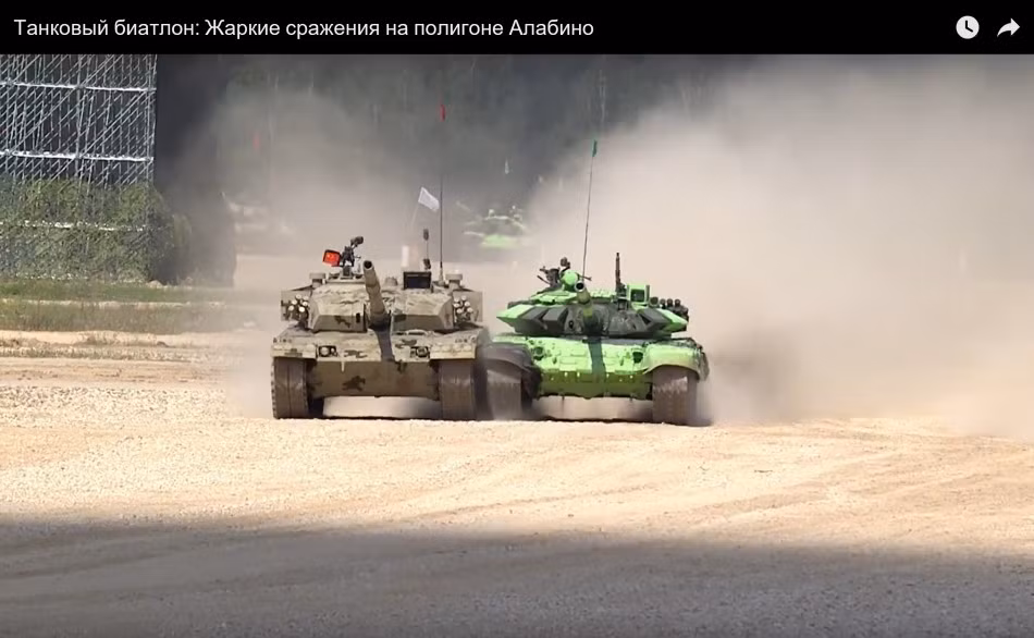 Có thời điểm, dường như bánh xích hai bên đã cọ vào nhau.