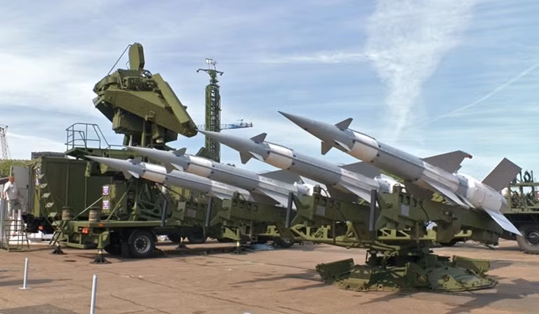 SA-3 là định danh của NATO dành cho tổ hợp tên lửa phòng không S-125 Pechora nổi danh của Liên Xô, được phát triển từ những năm 1960 của thế kỷ trước. Dù ra đời khá lâu, nhưng tới nay S-125 Pechora vẫn được sử dụng rộng rãi ở nhiều quốc gia trên thế giới, trong đó có cả Việt Nam. Trong bảng thành tích tham chiến, SA-3 được biết tới là mẫu tên lửa đã giúp Nam Tư bắn hạ máy bay chiến đấu tàng hình F-117 của Không quân Mỹ năm 1999.