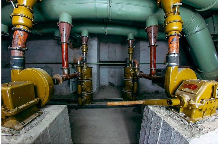 Sau thời kỳ Chiến tranh Lạnh, hầu hết hầm trú ẩn bị biến thành nhà kho, song một số nơi vẫn được giữ lại làm boongke.