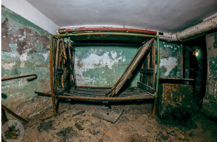 Lương thực và thức ăn được trữ sẵn trong 3 ngày. Sau thời điểm này, mọi người có thể ra khỏi hầm trú ẩn và sơ tán đến nơi an toàn.