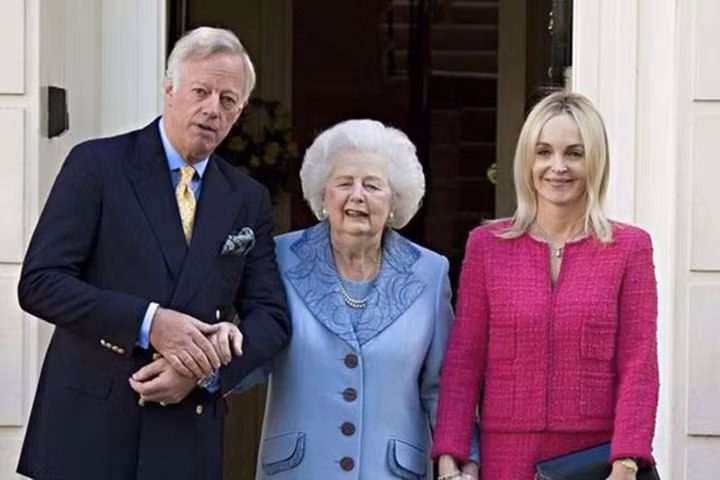 Khoảnh khắc trước khi qua đời của nữ Thủ tướng đầu tiên - bà Margaret Thatcher. Bà Margaret Thatcher là Thủ tướng của Vương quốc Anh từ năm 1979 đến 1990.