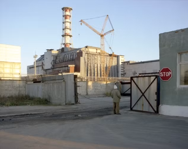 Nhiếp ảnh gia người Canada này đã thăm "vùng đất chết" Chernobyl hơn 20 lần kể từ năm 1994. Trong ảnh là cảnh tượng ám ảnh của một tòa nhà đang xây dở kể từ khi vụ nổ nhà máy hạt nhân xảy ra.