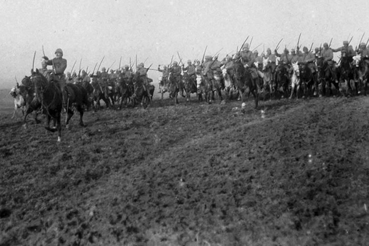 Ngựa chiến của lực lượng kỵ binh Thổ Nhĩ Kỳ tập dượt trên mặt trận Saloniki vào tháng 3/1917.