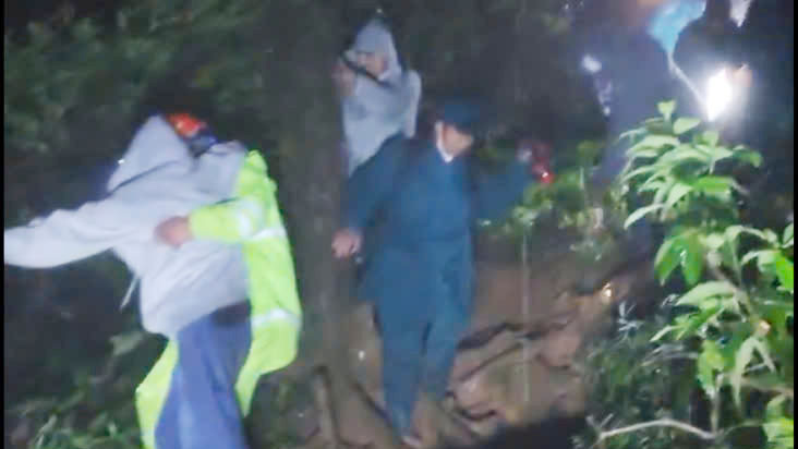 Lâm Đồng: Giải cứu 5 sinh viên lạc trên núi Lang Biang Lam Dong: Giai cuu 5 sinh vien lac tren nui Lang Biang