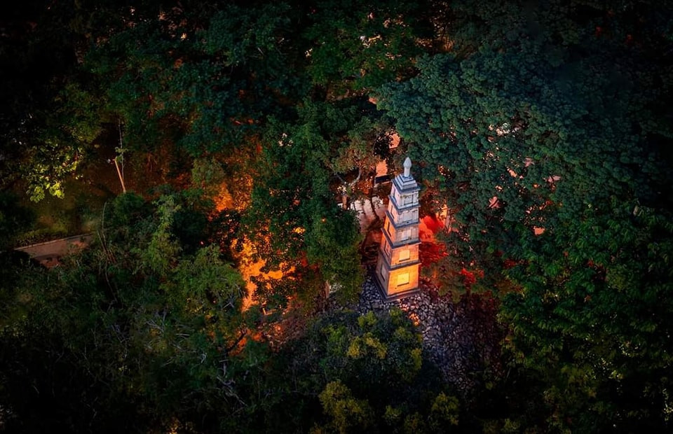 Thap But - Dai Nghien- ve dep thang tram cua lich su