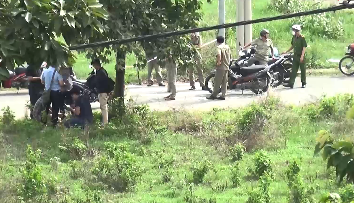 Cách đây 8 năm, vụ án ở Khánh Hòa từng gây xôn xao dư luận và lời cảnh tỉnh cho xã hội còn nguyên giá trị đến giờ. Hãy cùng Tri thức và Cuộc sống lật lại câu chuyện để rút ra bài học cho chính mình. Tháng 12/2016, khu vực Nam Trung bộ phải hứng chịu nhiều đợt mưa lũ lớn. Khoảng14h30 ngày 15/12/2016, trong những ngày cao điểm của đợt mưa lũ, người dân xã Cam Tân, huyện Cam Lâm. tỉnh Khánh Hòa đã phát hiện một thi thể bị đốt cháy tại khu vực nghĩa trang thôn Hòn Mục. (Ảnh minh họa, nguồn internet) 