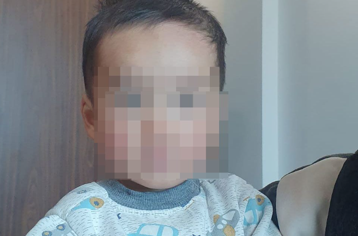 Ha Noi: Be trai 18 thang bi bo roi o trung tam thuong mai