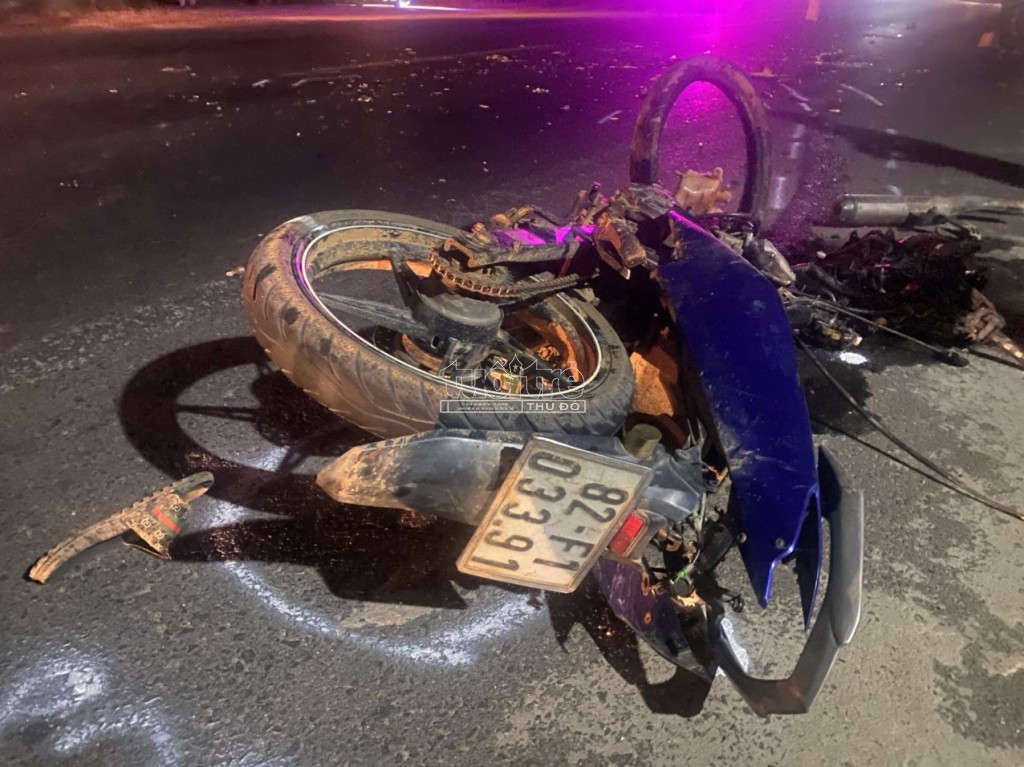  Tai nạn giao thông 2 người tử vong tại chỗ: Tối 25/2, trên địa bàn xã Diên Bình, huyện Đăk Tô, tỉnh Kon Tum, ô tô con mang BKS 82A-095.82 do Nguyễn Văn Du (44 tuổi), trú tại xã Sa Sơn, huyện Sa Thầy (tỉnh Kon Tum) điều khiển chở 3 người, bất ngờ va chạm với xe mô tô BKS 82F1-033.91 do A Thuê (20 tuổi) điều khiển, chở theo A Thom (14 tuổi) cùng trú tại thôn Đăk Kang Pêng, xã Diên Bình (huyện Đăk Tô) lưu thông theo hướng ngược lại. Vụ va chạm mạnh khiến A Thuê, A Thom tử vong tại chỗ. 