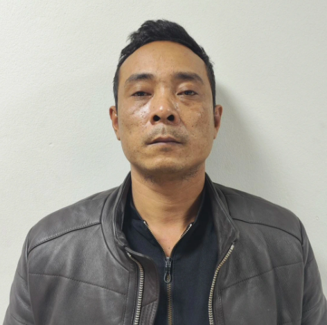  Khởi tố tài xế xe container gây tai nạn làm chết 6 người: Chiều 5/3, Công an tỉnh Tuyên Quang đã ra quyết định khởi tố bị can, bắt tạm giam đối với Lê Văn Tân (SN 1985, quê Hải Dương) về tội Vi phạm quy định về tham gia giao thông đường bộ. Trước đó, lúc 1h36 cùng ngày, tại xã Tứ Quận, huyện Yên Sơn, tỉnh Tuyên Quang, tài xế Lê Văn Tân điều khiển xe đầu kéo va chạm với xe khách do tì xế Phan Văn Quý (SN 1983, ở Hà Giang) điều khiển khiến 6 người tử vong.