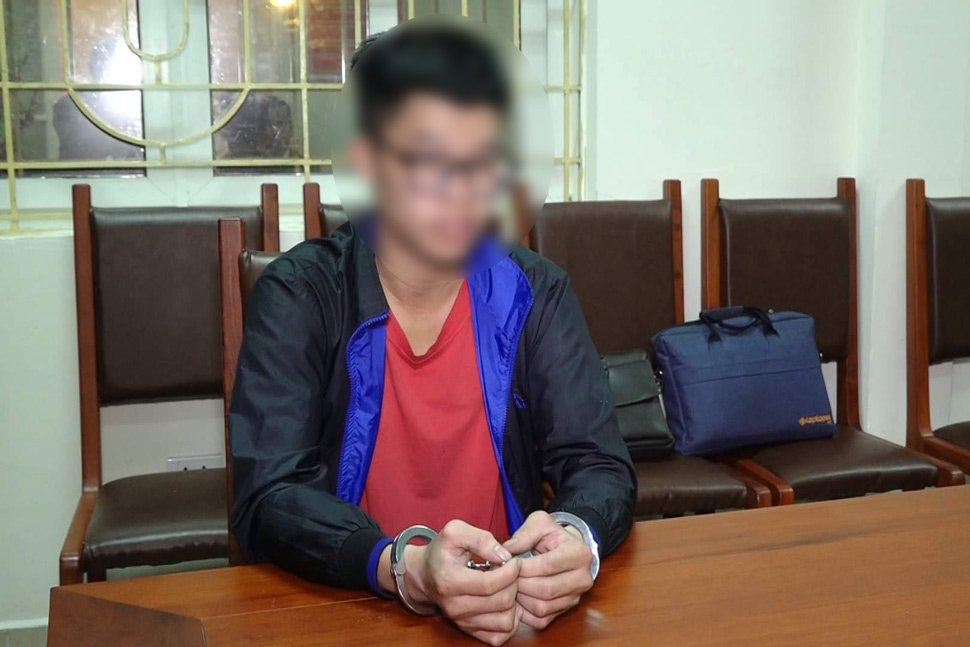 Bắt tạm giam tài xế “nằm yên xe, lao trên Đại lộ Thăng Long“ Bat tam giam tai xe “nam yen xe, lao tren Dai lo Thang Long“