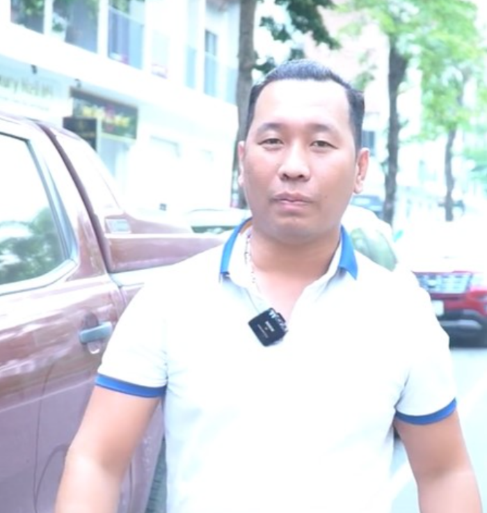 Trên mạng xã hội Facebook, TikTok, hay YouTube xuất hiện nhiều clip của “Tuấn Phò mã” hay “Tuấn Phò mã 36”. Tuấn chuyên quay các video cách “né” CSGT và giải thích về Luật Giao thông đường bộ. Tuy nhiên, nhiều clip của “Tuấn Phò mã” cũng ghi lại cảnh người này xin lực lượng chức năng bỏ qua lỗi vi phạm của người đi đường. 