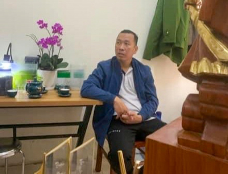 Hoàng Đình Tuấn, thường được gọi là Tuấn "Phò mã" hay "Tuấn Phò mã 36" trước là một tài xế ô tô. Hơn 1 năm trở lại đây, Tuấn trở thành hiện tượng trên mạng xã hội với những clip quay lại quá trình làm việc của CSGT, thu hút rất nhiều lượt xem, chia sẻ và bình luận. 