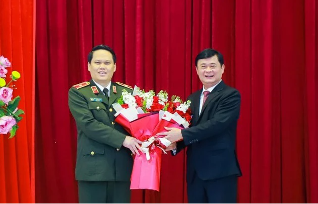 Chiều 29/2, tại lễ công bố và trao quyết định của Ban Bí thư Trung ương Đảng về công tác cán bộ, Bí thư Tỉnh ủy Nghệ An Thái Thanh Quý đã trao Quyết định số 1133-QĐNS/TW, ngày 2/2/2024, của Ban Bí thư Trung ương Đảng về việc chỉ định Đại tá Bùi Quang Thanh - Giám đốc Công an tỉnh Nghệ An tham gia Ban Chấp hành, Ban Thường vụ Tỉnh ủy Nghệ An. Trước đó, ngày 26/2/2024, Chủ tịch nước Võ Văn Thưởng đã ký quyết định thăng cấp hàm từ Đại tá lên Thiếu tướng đối với Giám đốc Công an tỉnh Nghệ An Bùi Quang Thanh. 