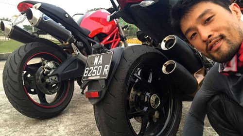 Ngoài thời gian đóng phim, mỗi khi rảnh rỗi, ông bố hai con dành thời gian cho những chuyến đi phượt xuyên Việt và các nước láng giềng.